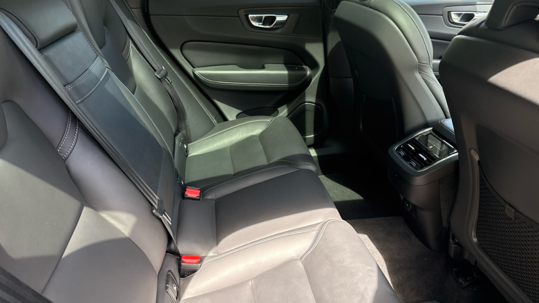Volvo Xc60 2.0 B5P Inscription 5dr AWD Geartronic Petrol Estate
